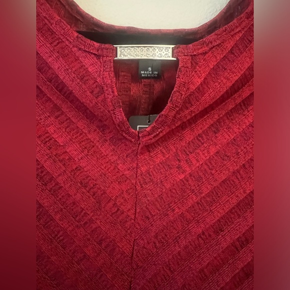 Red top - Picture 2 of 5